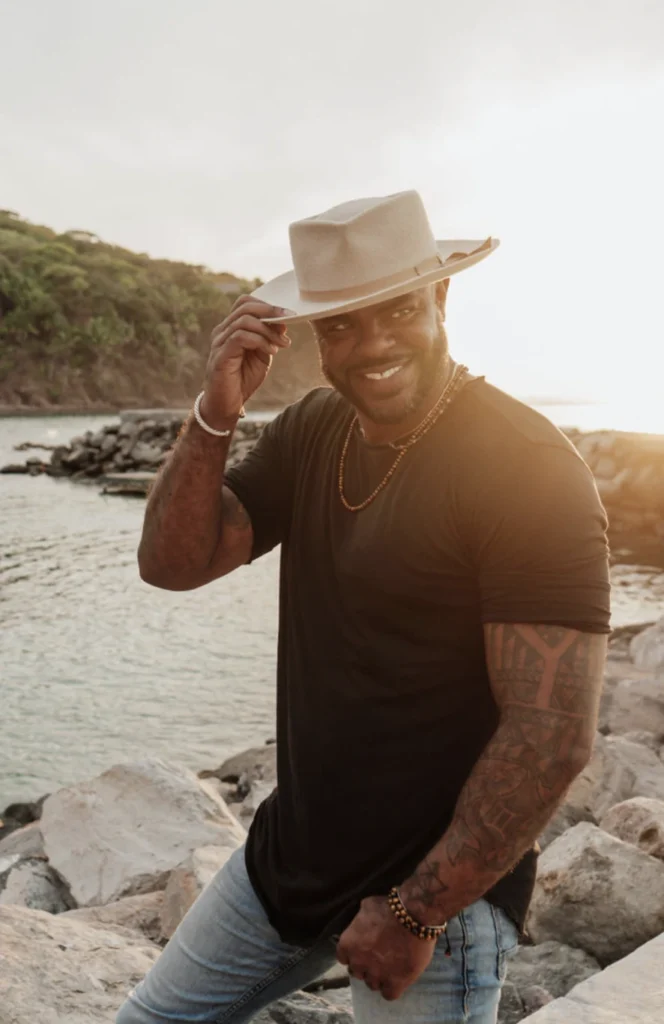 Holding brim on beach